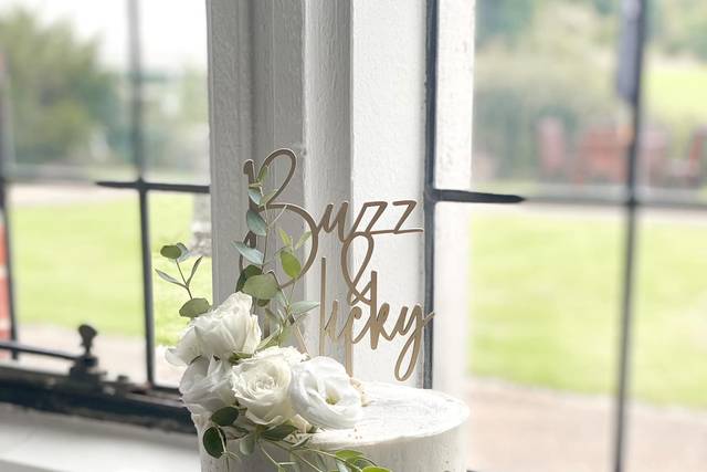 One tier semi-naked extra tall