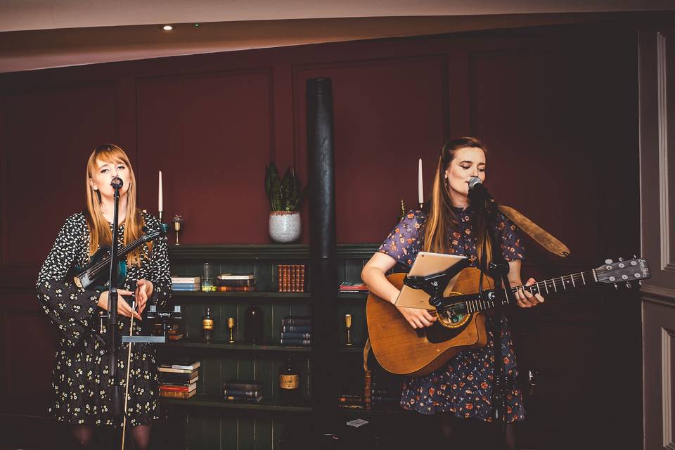 Acoustic Duo MilbridgeCourt