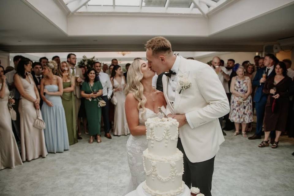 Two tier vintage lambeth