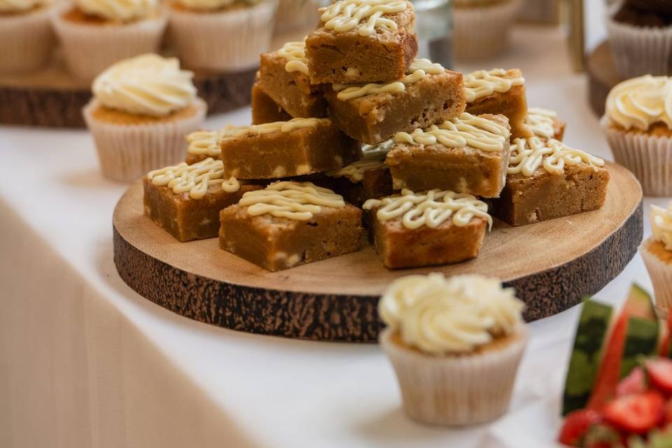 Dessert table - blondies