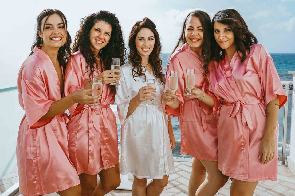 Bridesmaids drink champagne