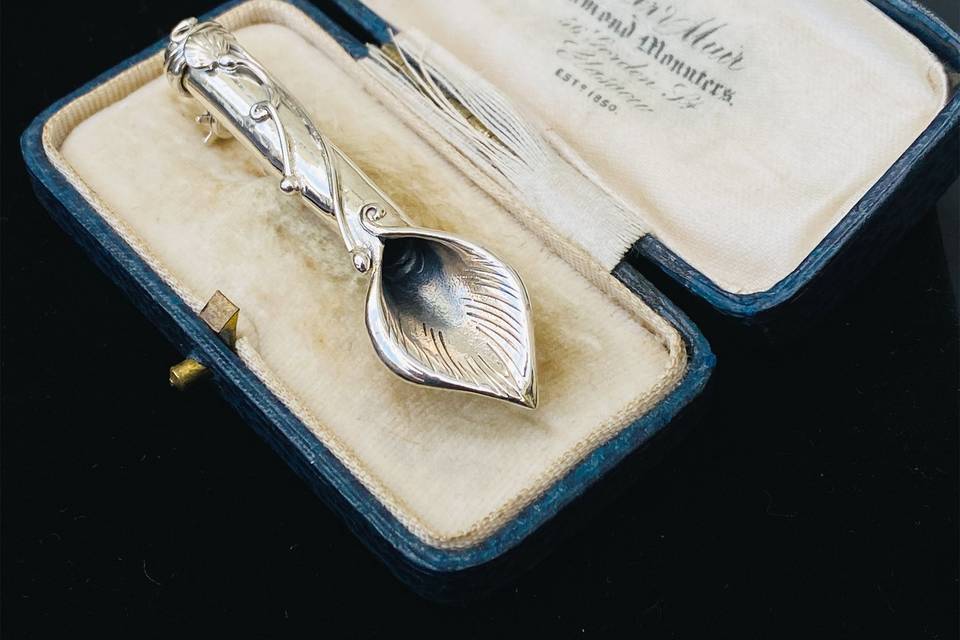 Silver Boutonnière Lapel Pin