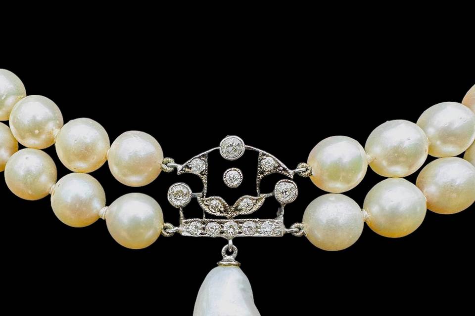 Pearl choker with diamonds