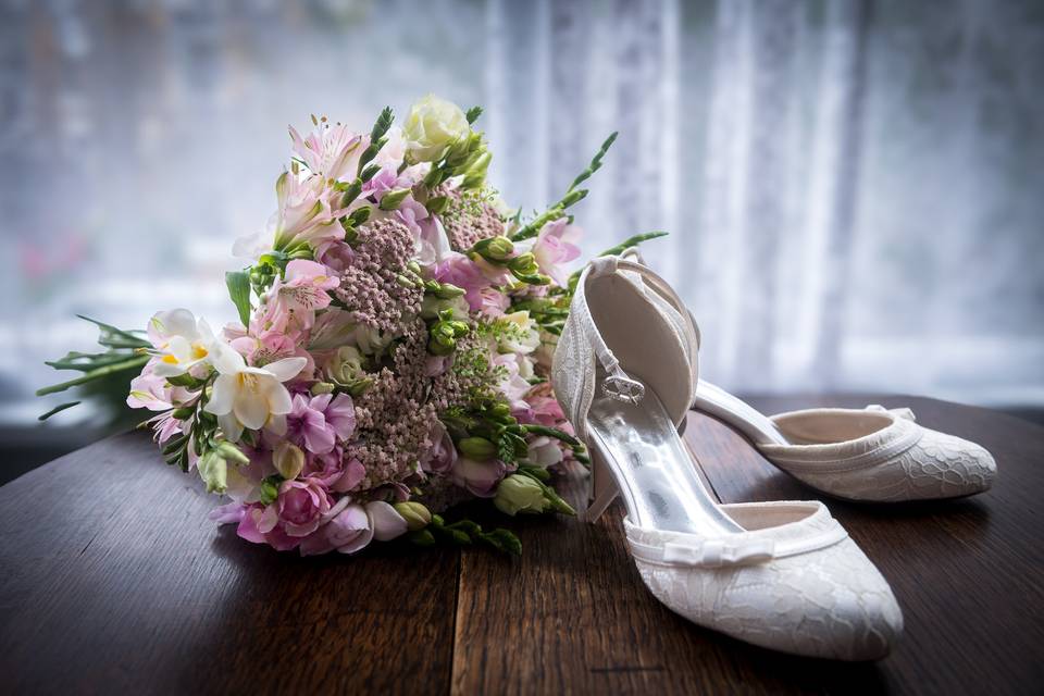 Bouquet and brides shoes