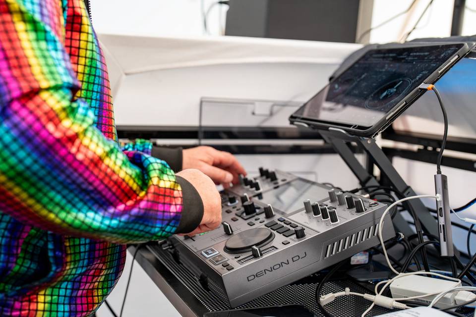 DJ hands