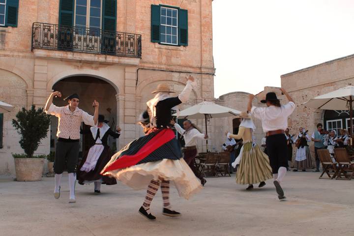 The cocktail dance