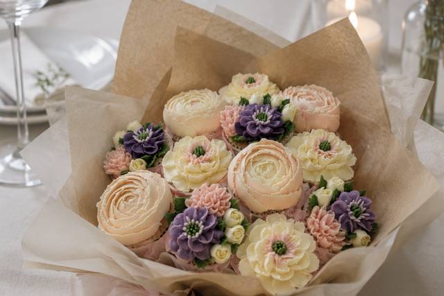 Table display & desert in one
