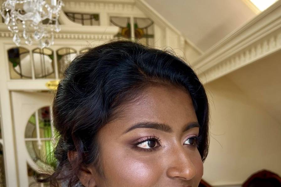 Glowing bridesmaid makeup