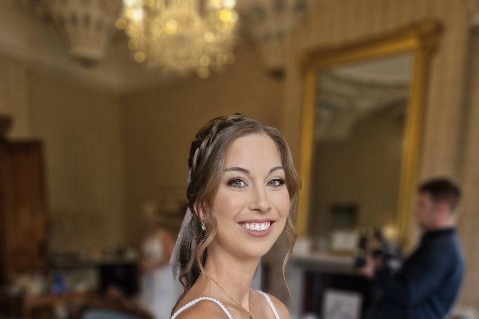 Classic bridal make-up