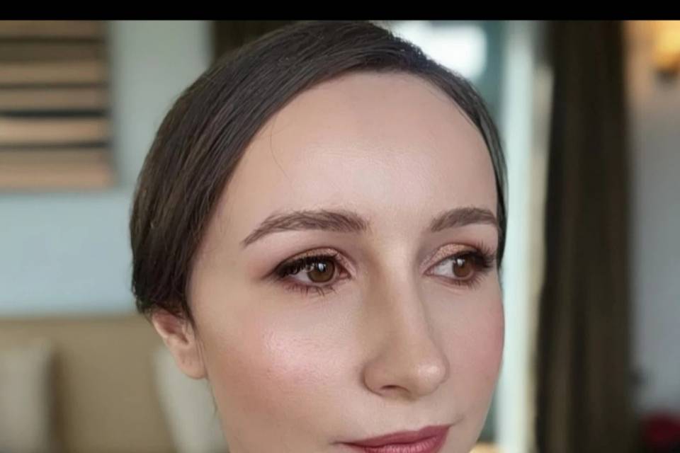 Glowing bridal makeup