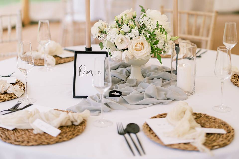 Marquee Wedding : Guest Table