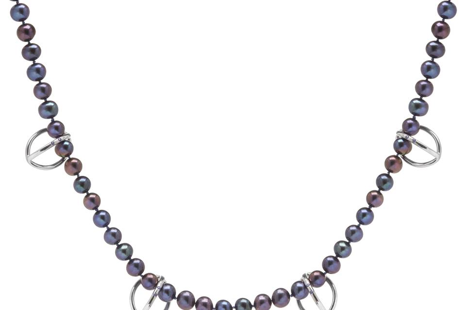 Pearl and sapphires necklace