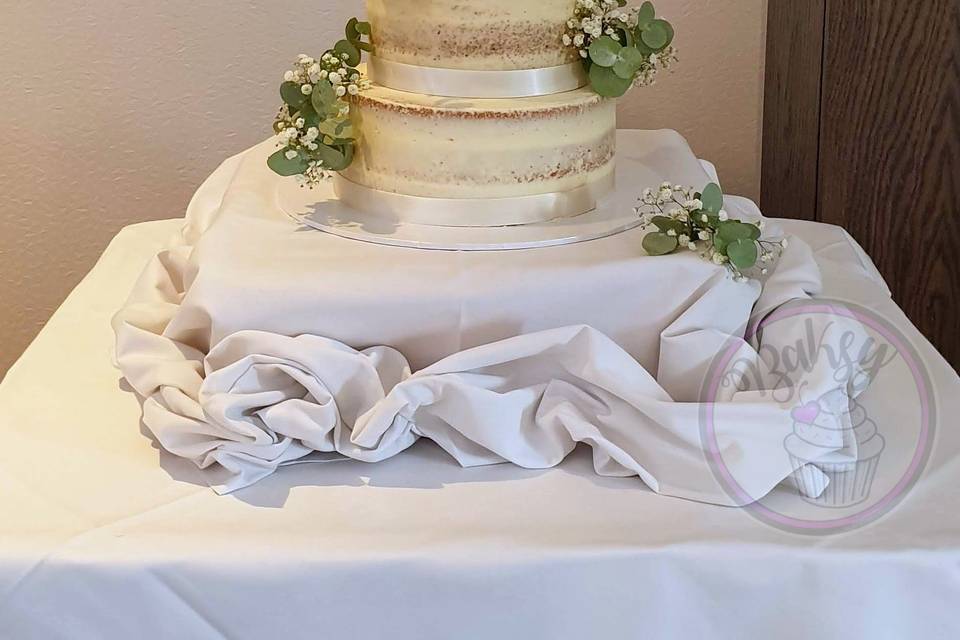 Semi Naked buttercream finish