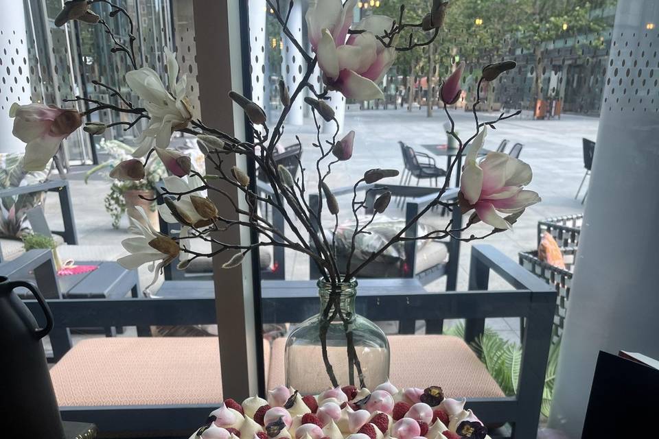 Lemon and raspberry cake