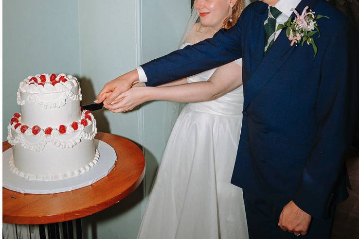 2 tier vintage style cake