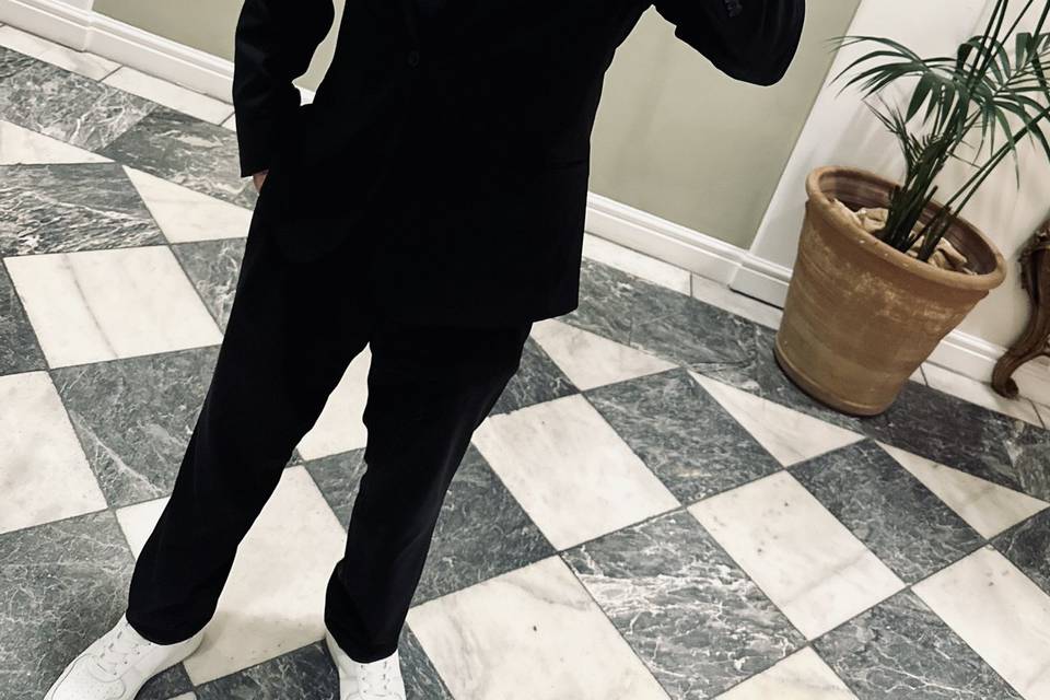 Big mirror means a selfie