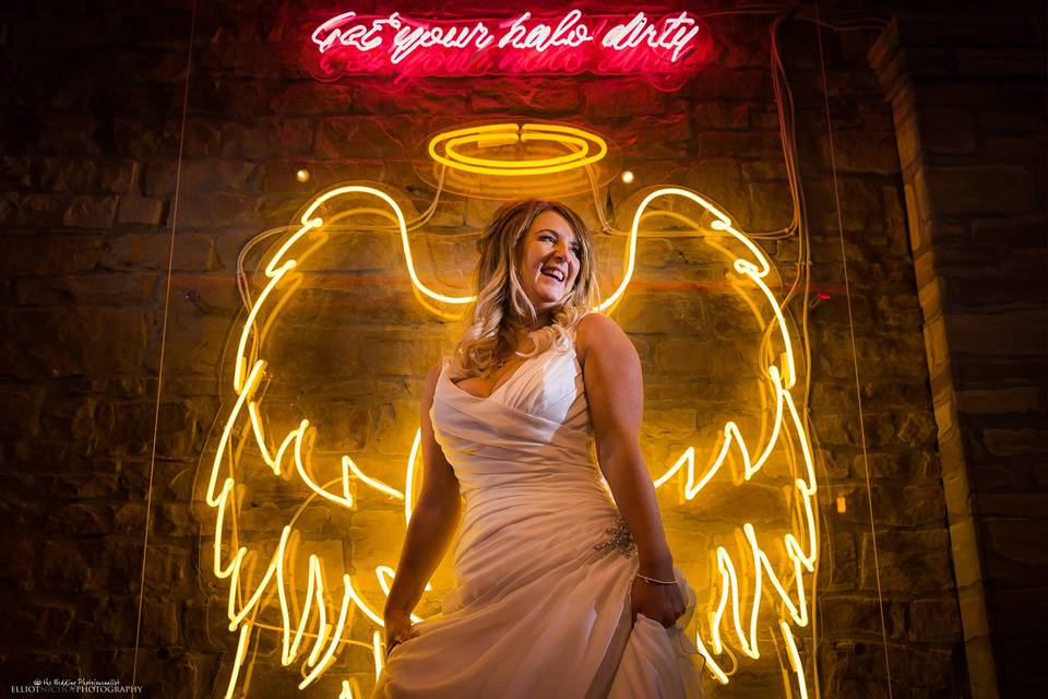 Brides halo and wings