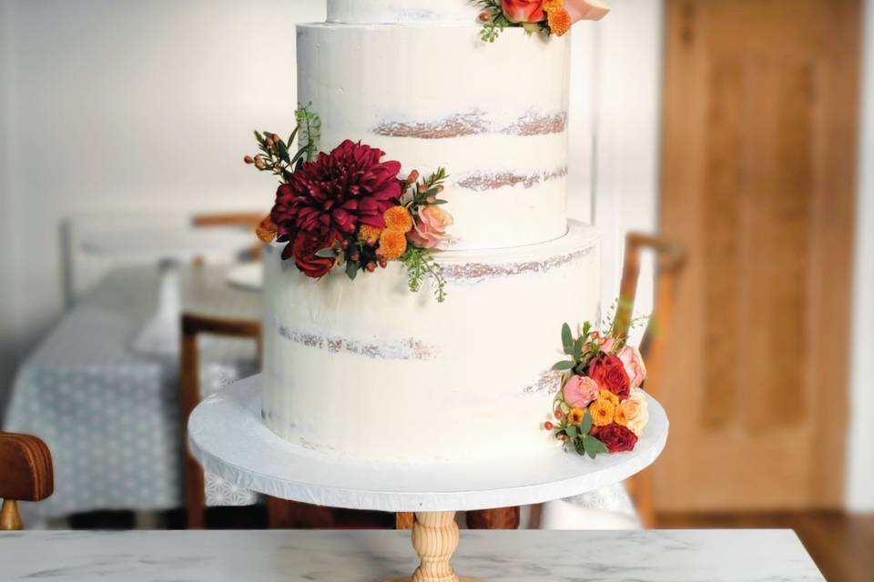Fresh flower wedding cake