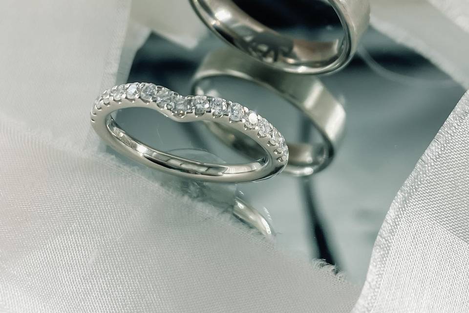 Shaped wedding band