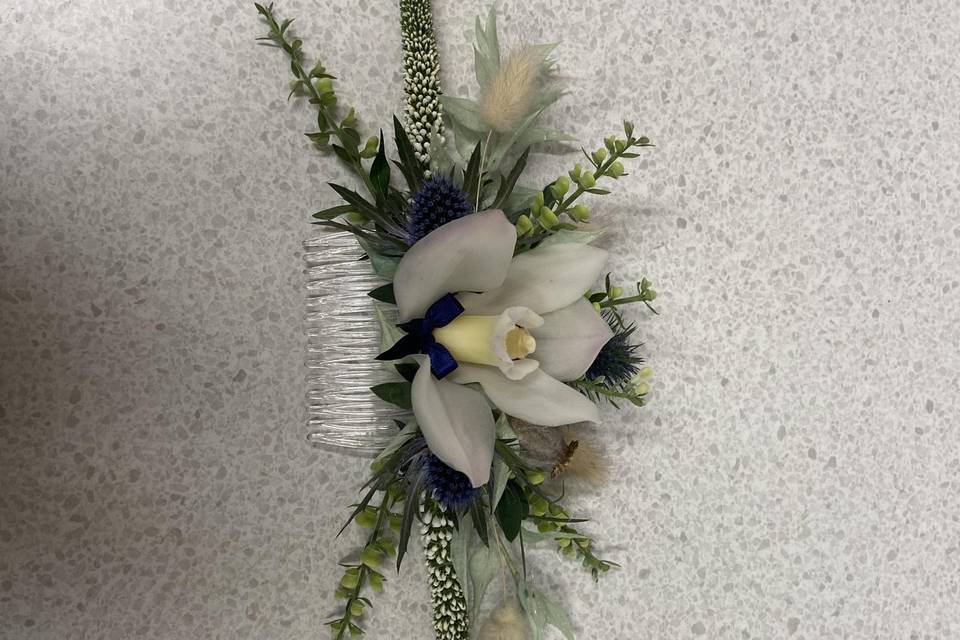 Fresh flower hair comb