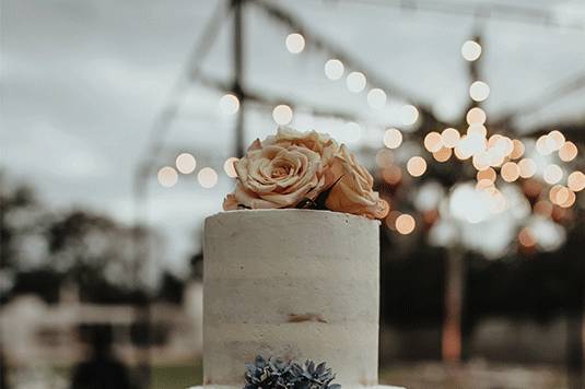 Rustic buttercream wedding cak