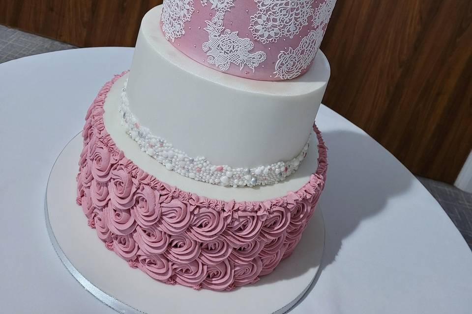 Buttercream & lace