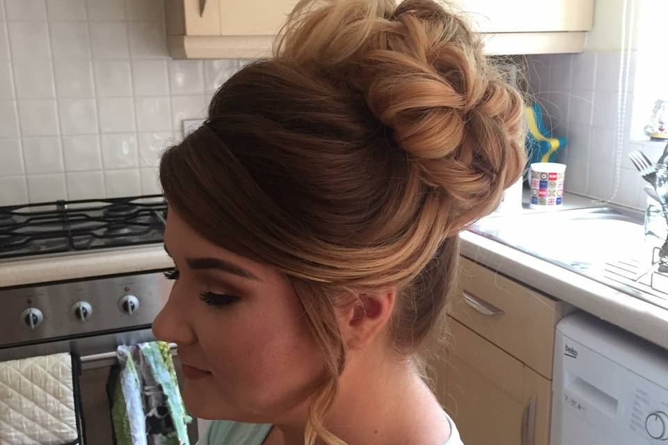 Georgie Kate - Hairstylist and Makeup Artist