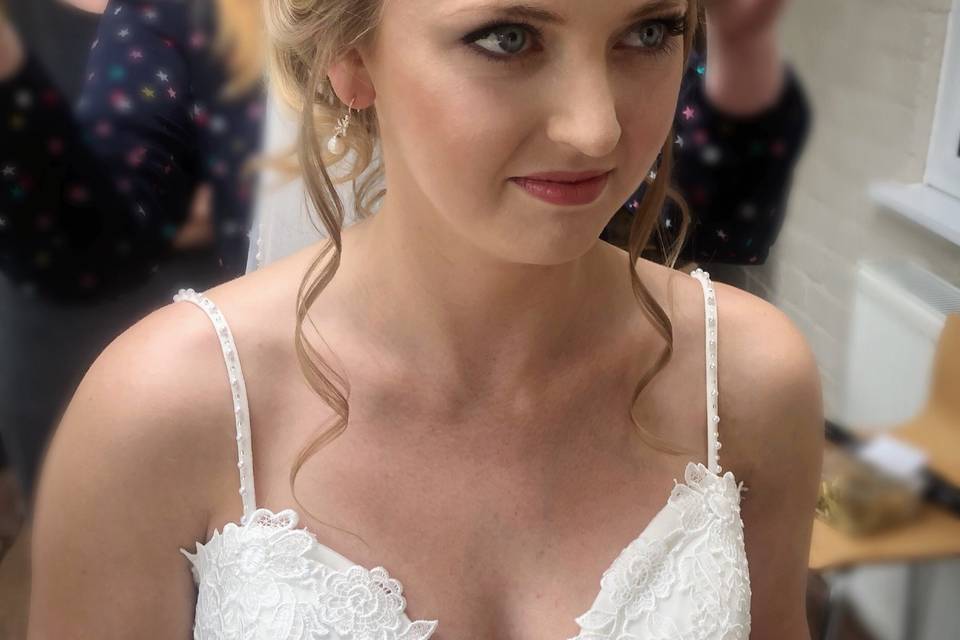 Samantha Price - Bridal Makeup Specialist