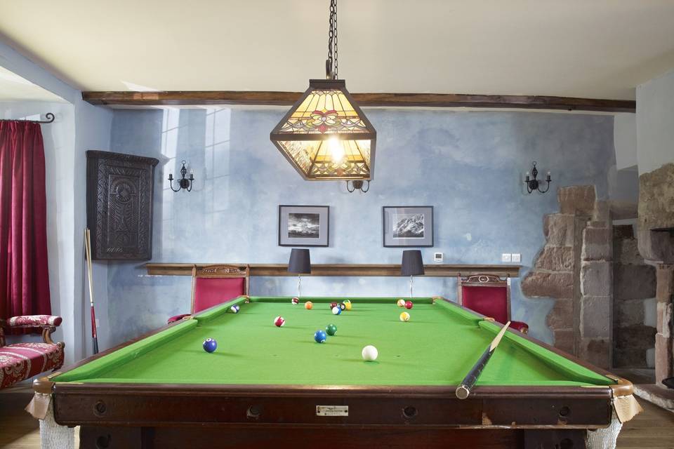 Billiards room & equipment