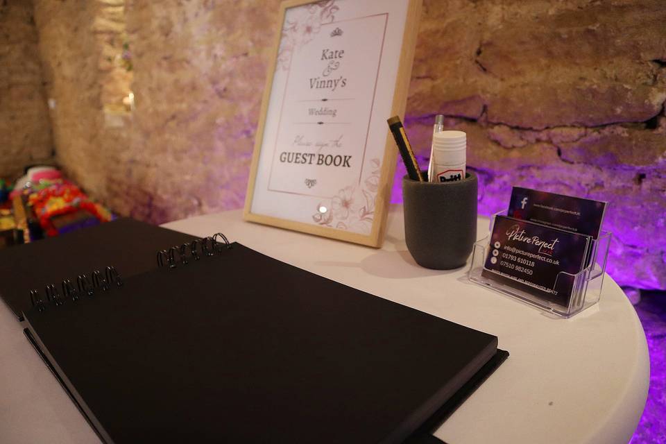 Picture perfect guestbooks