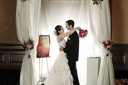 Couple in chuppah