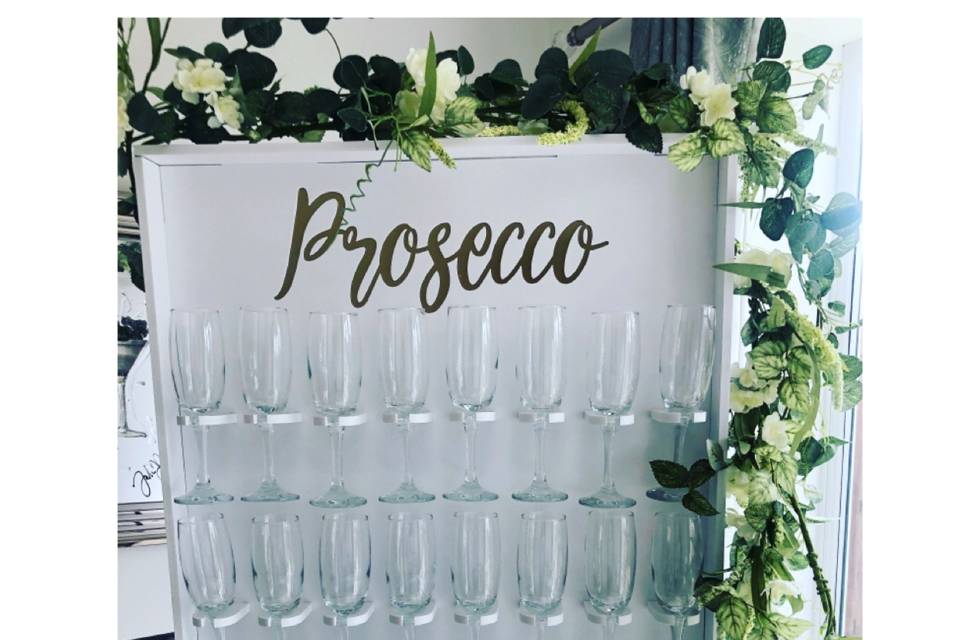 Prosecco wall foliage