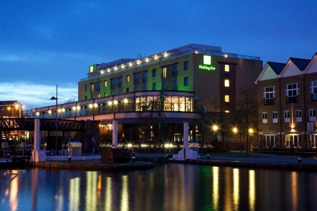 Holiday Inn Brentford Lock Canal