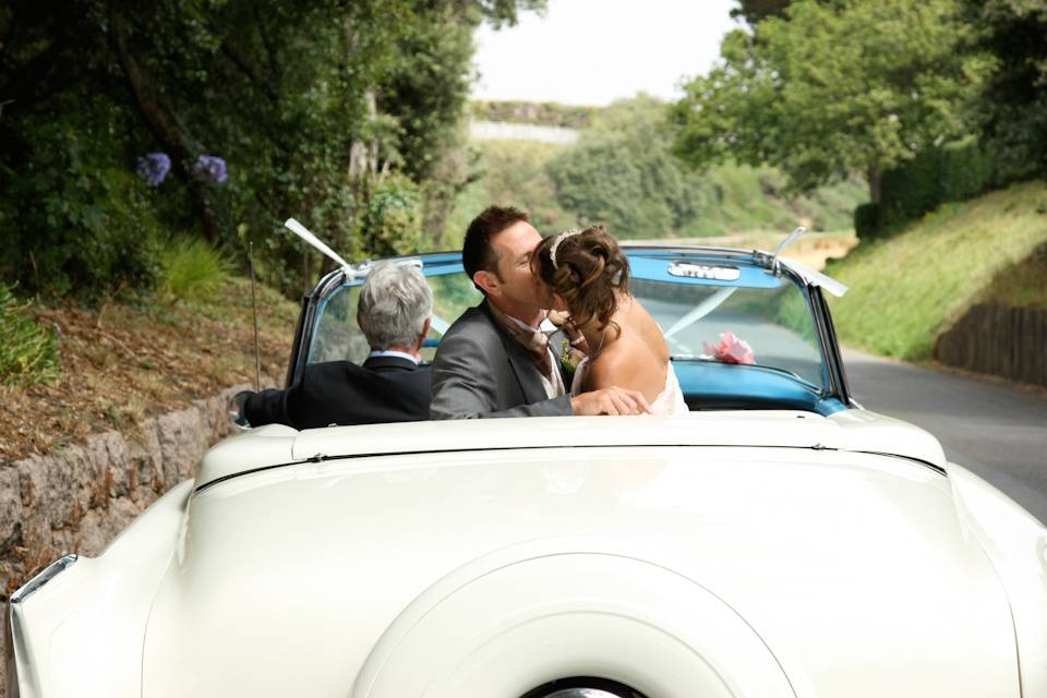 Couple in the wedding car