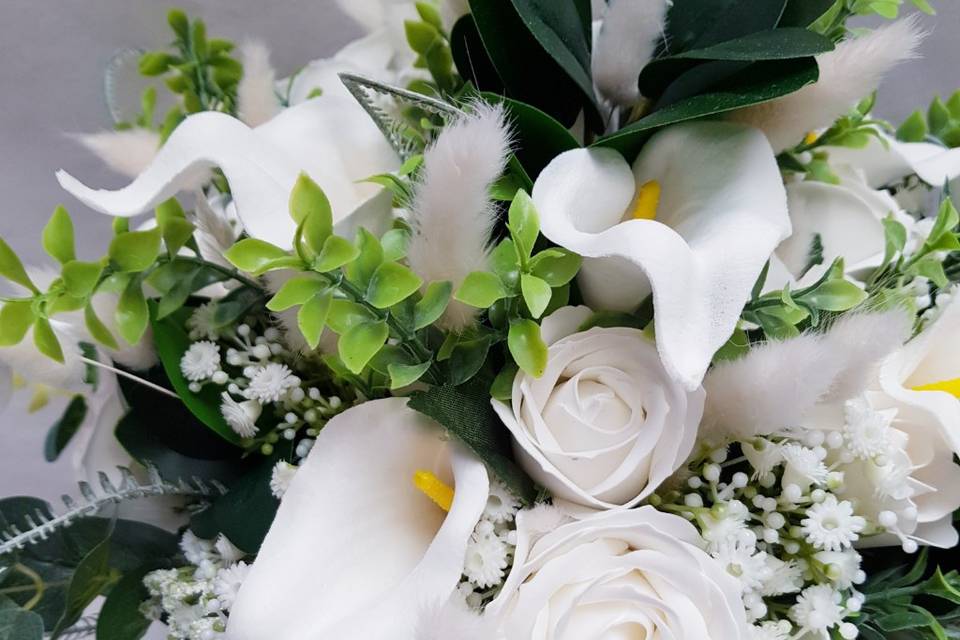 White and Calla Lillie's