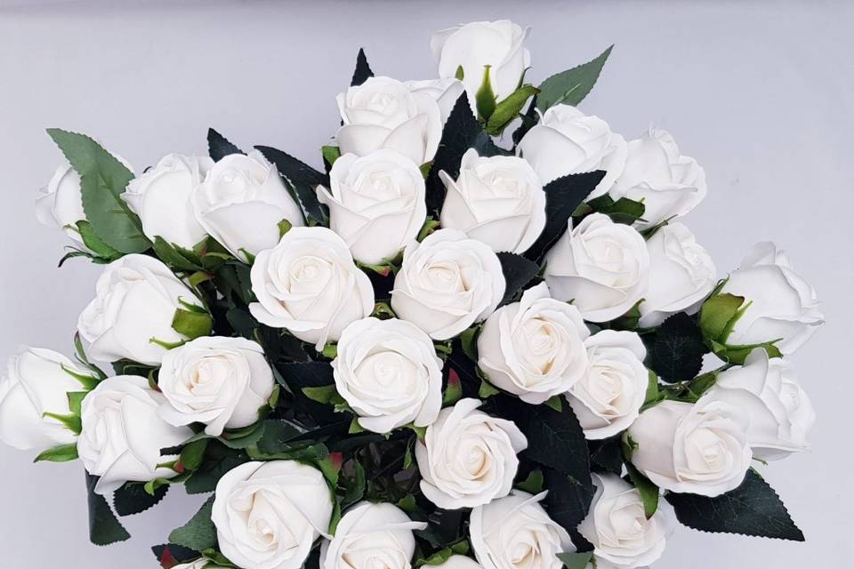 White single Roses