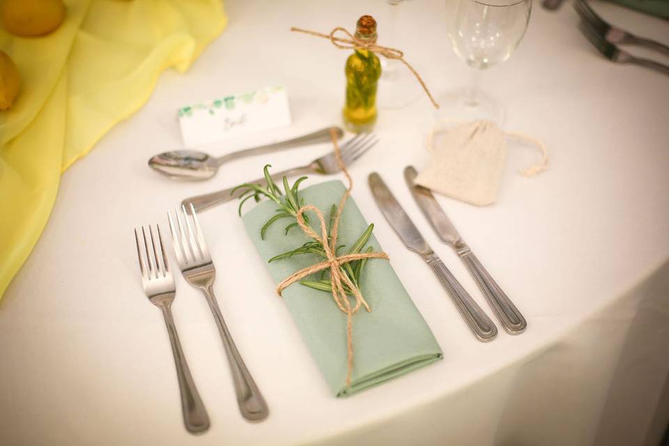 Sage greenery & Napkins