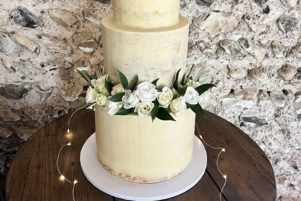 Semi naked cake