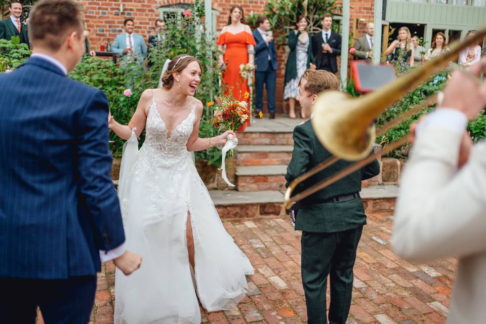 Roaming weddings