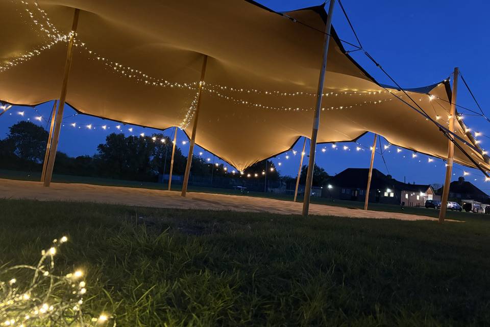 Stretch Tent Lit