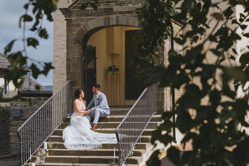 Romance on the Guildhall steps