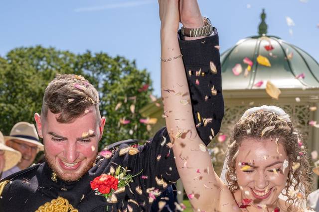 Bride and groom confetti