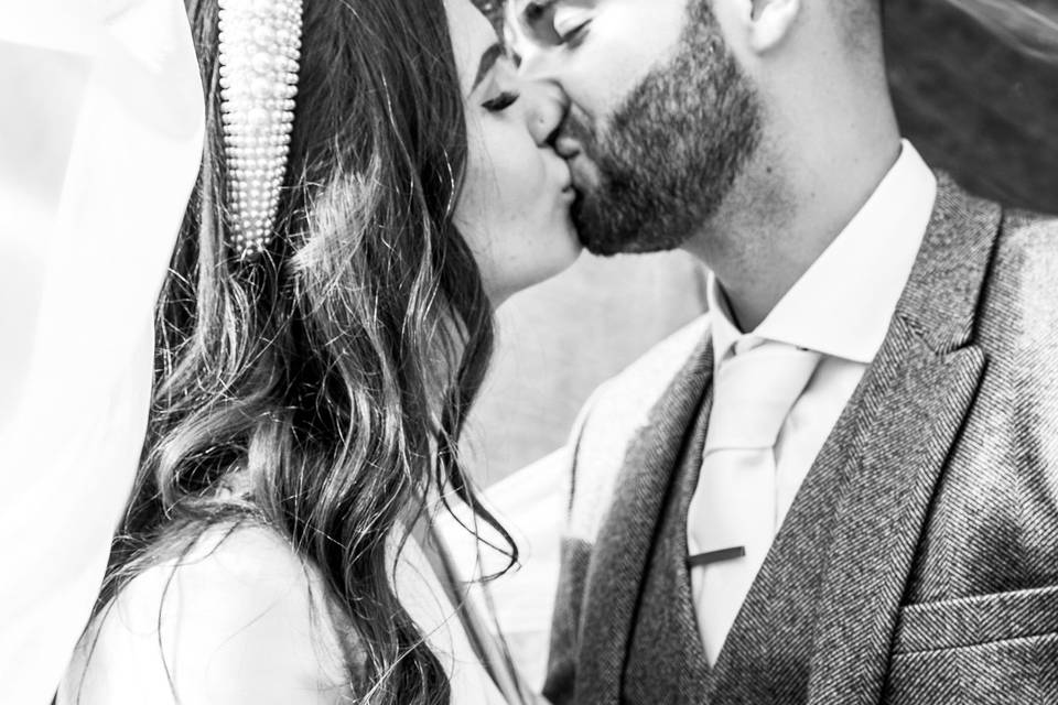 B&W Romantic Kiss