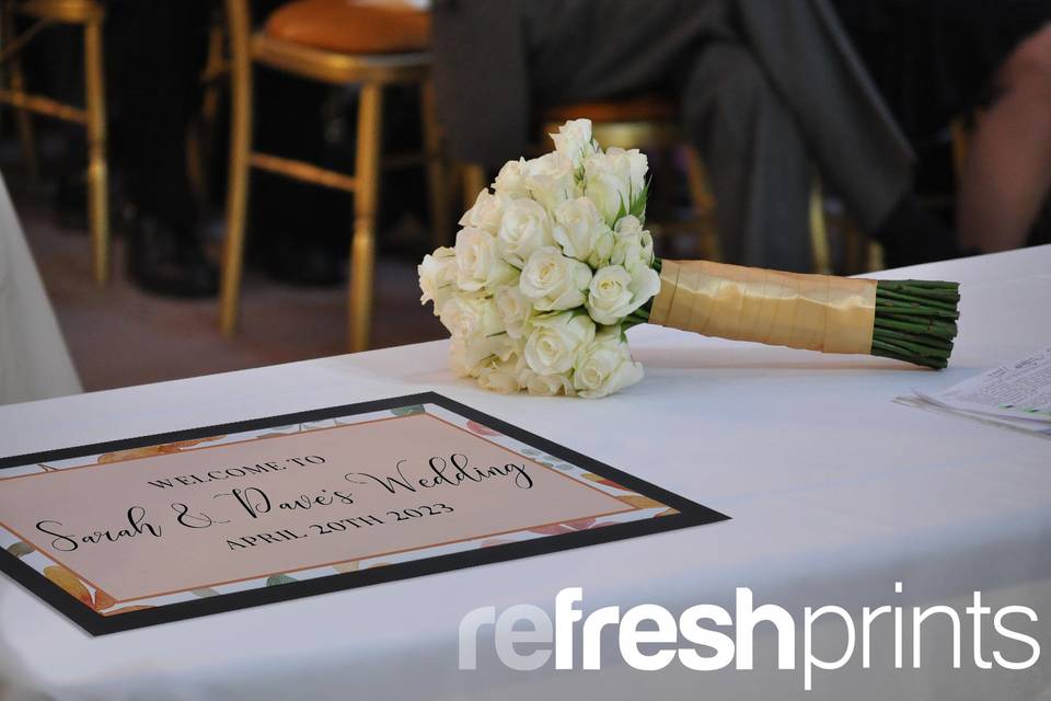 Table with regular bar runner