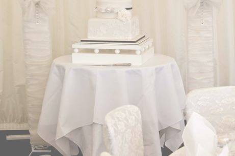 Crystal wedding arch - cake