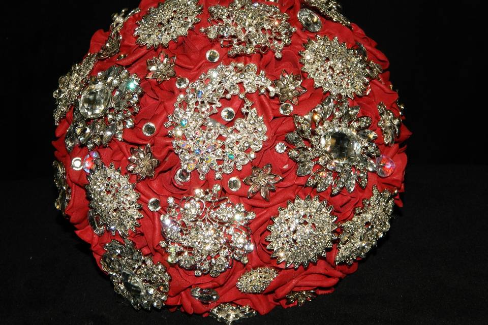 Res rose brooch bouquet