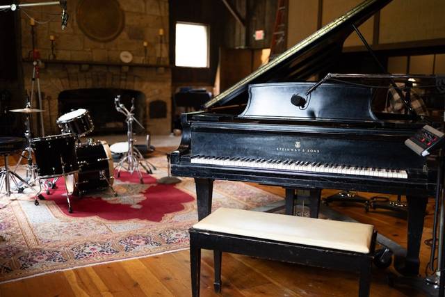 Unoccupied jazz instruments