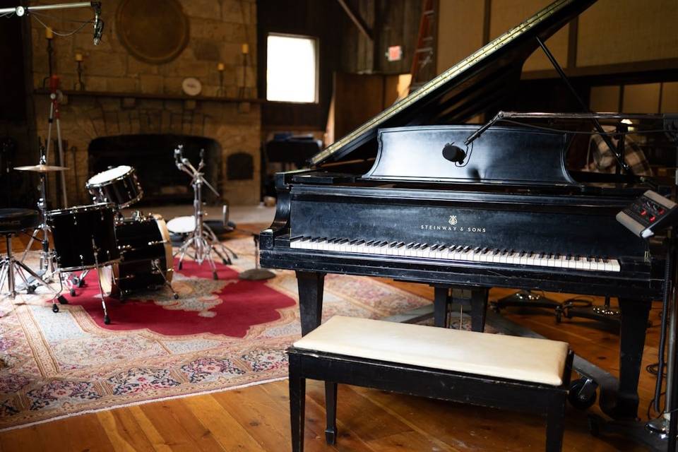 Unoccupied jazz instruments