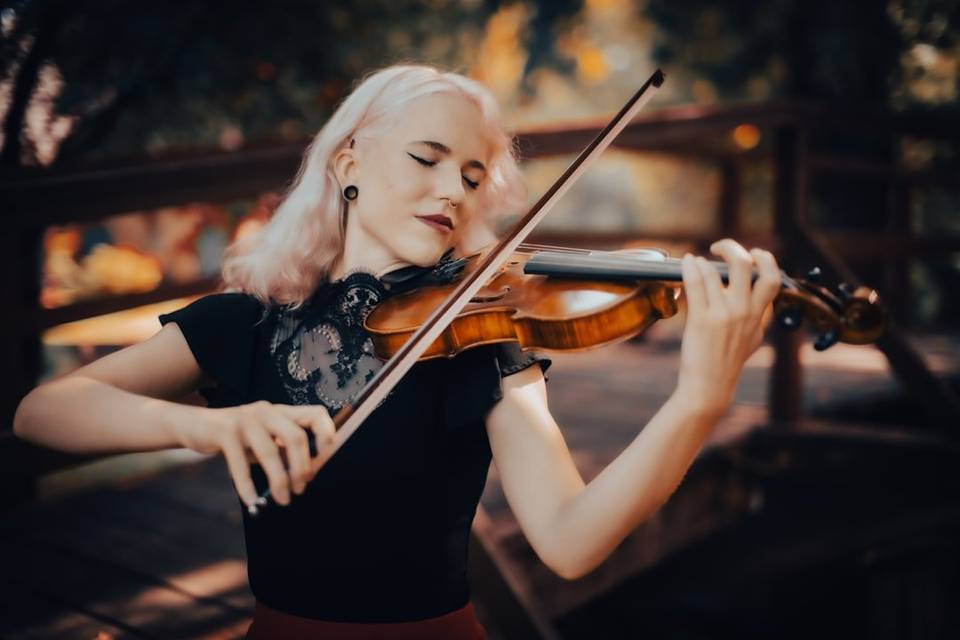 A solo violinist
