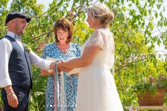 Outdoor handfasting